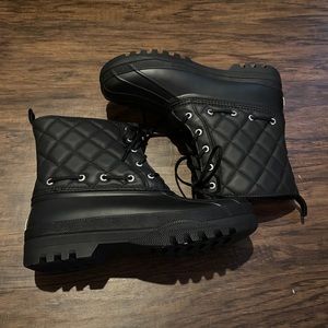 NWOT BLACK SPERRY QUILTED SNOW BOOTS SIZE 9